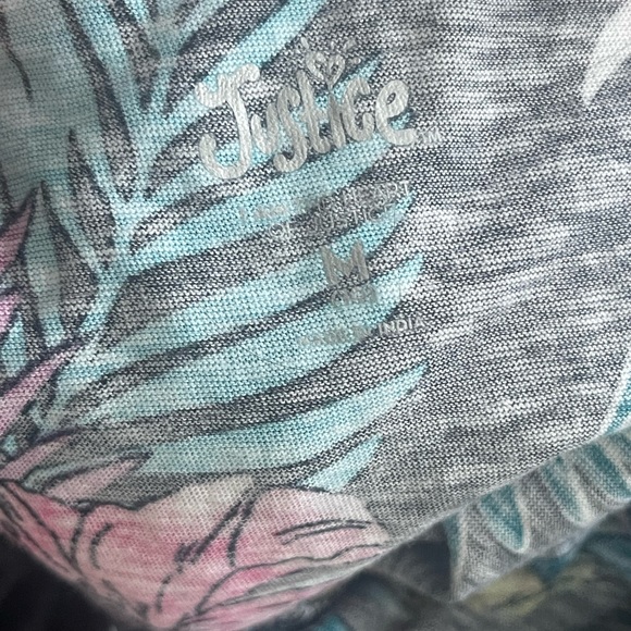 Girls bundle (M) 3 shirts—great condition! Perfect for “Back to School”! - Picture 6 of 10